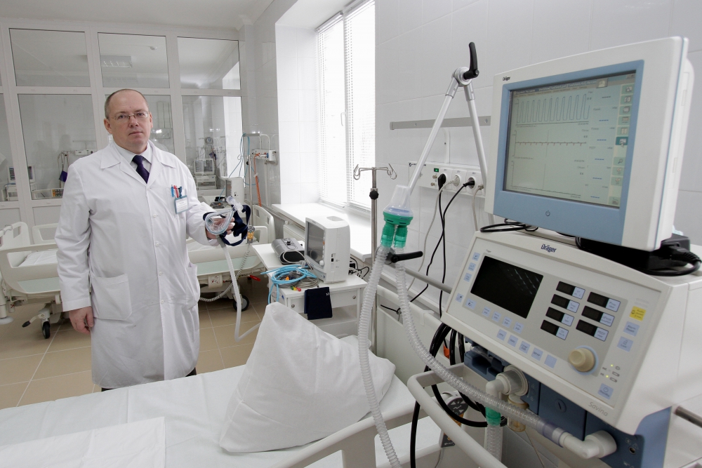 Сайт областной больницы на сельмаше. Псковская областная больница кардиореанимация. Блок интенсивной терапии НИИ Бурденко.